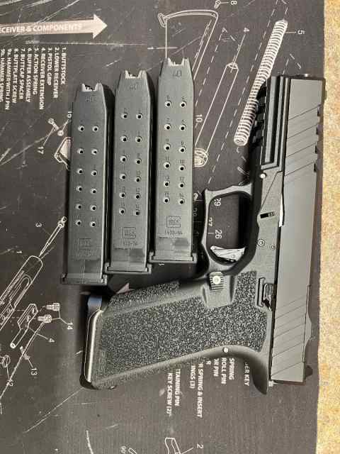 P80 PF940 Glock 22 (.40)