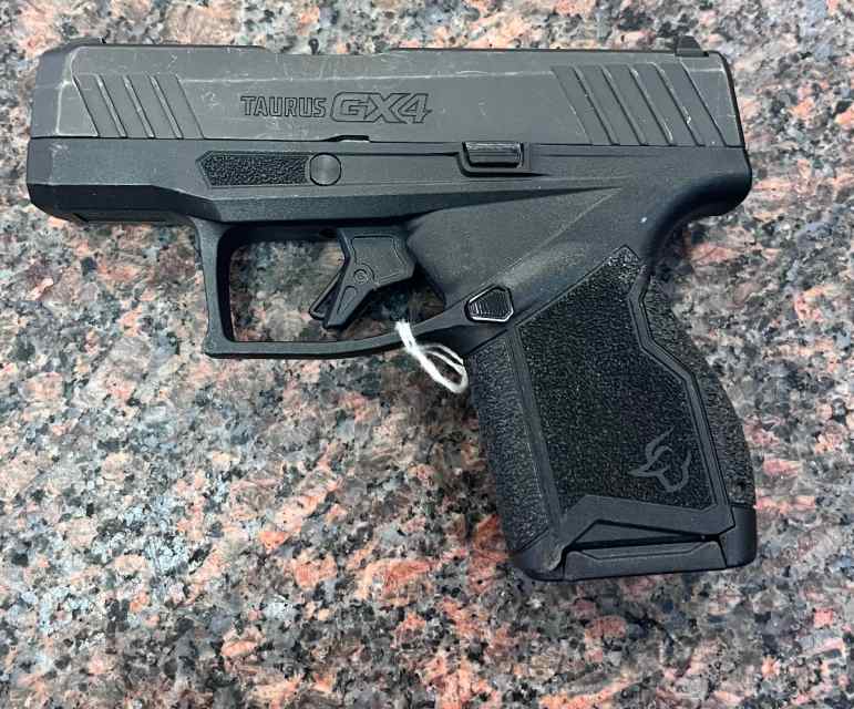 Taurus pistol gx4 9mm    2mags/case