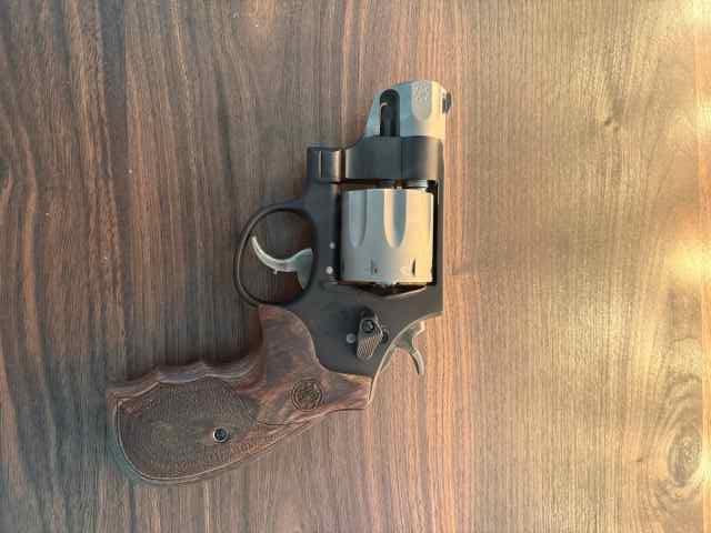 SMITH &amp; WESSON PREFORMANCE CENTER 357 