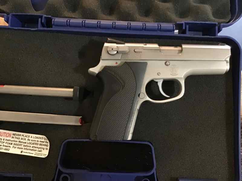 Smith and Wesson 3913